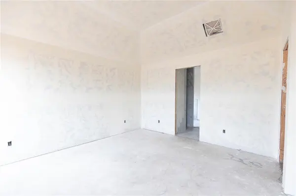 10248 SW 55th TER, Mustang, OK 73064