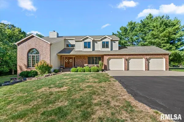 667 Covered Bridge RD, Glenarm, IL 62536