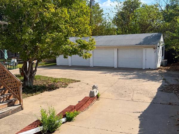 2218 S Water St, Wichita, KS 67213