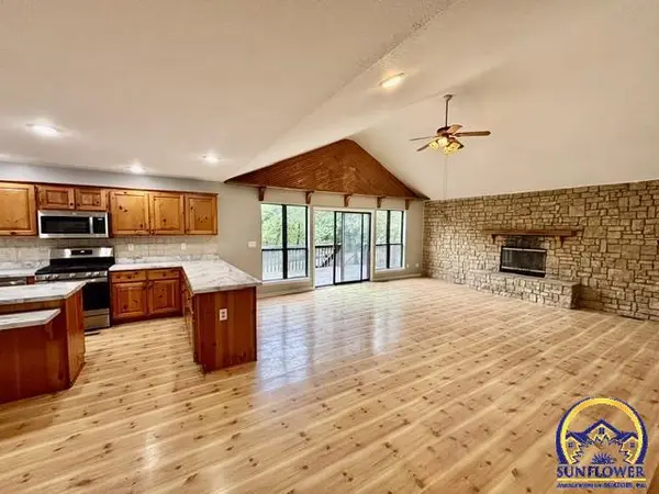 10132 Hickory RD, Ozawkie, KS 66070