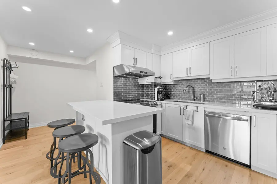 99 Cameron ST #502, Toronto C01, ON M5T 3A2