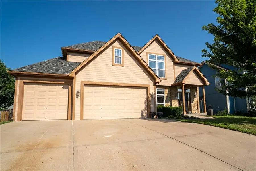 10760 N Laurel AVE, Kansas City, MO 64157