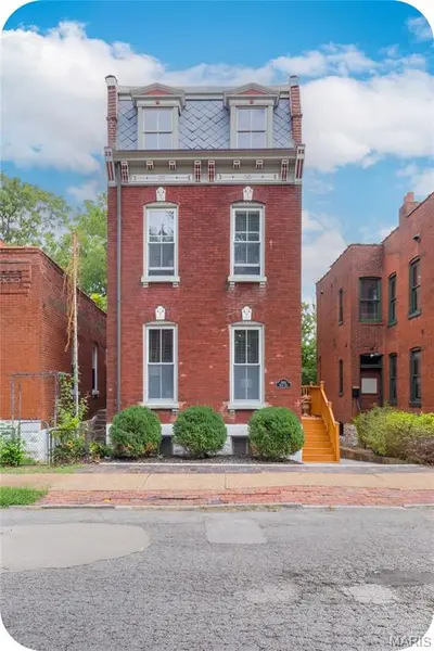 2414 S 11th ST, St Louis, MO 63104