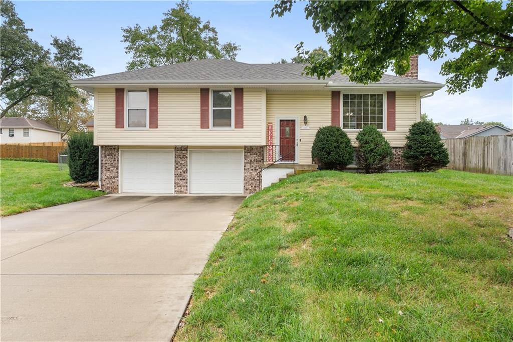 1405 1st TER, Lee's Summit, MO 64063
