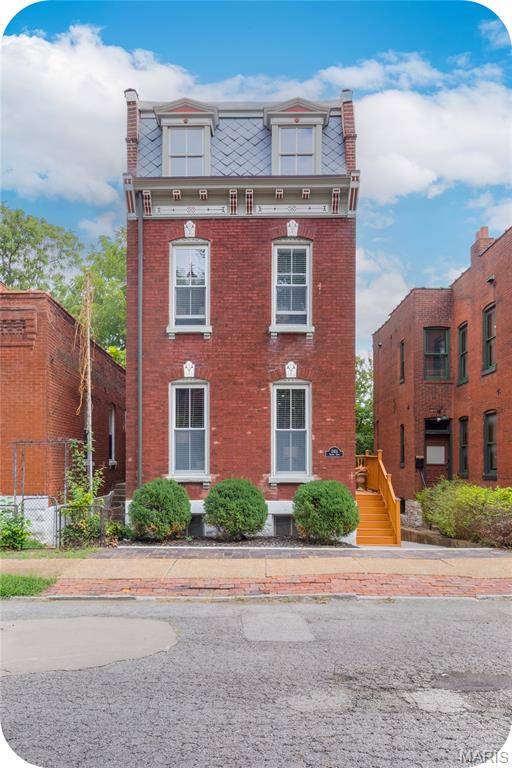 2414 S 11th ST, St Louis, MO 63104