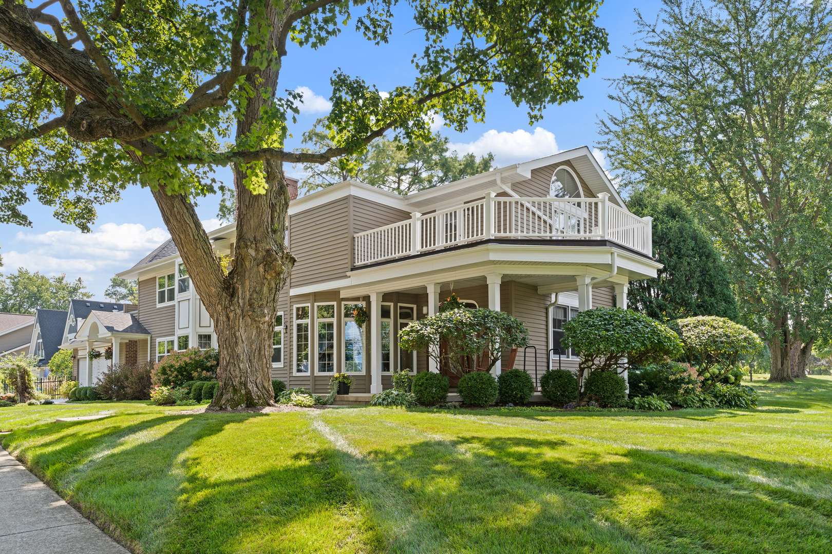 390 Grandview AVE, Glen Ellyn, IL 60137