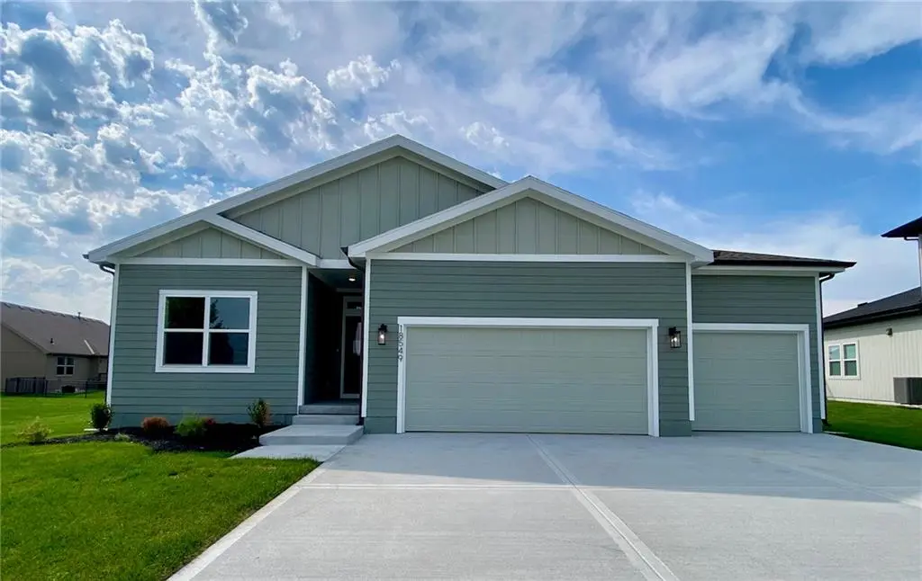18549 W 193rd ST, Spring Hill, KS 66083