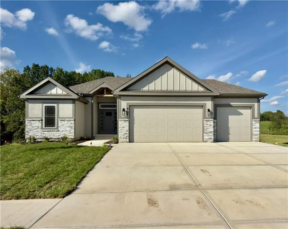 504 Skyview LN, Liberty, MO 64068