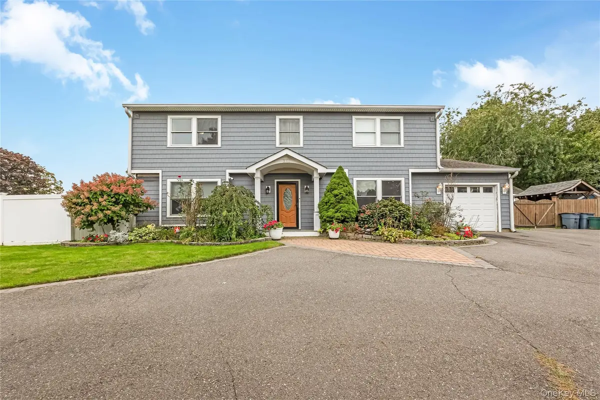 348 Southaven AVE, Medford, NY 11763