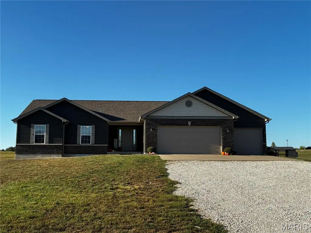 135 White Wildlife RD, Silex, MO 63377