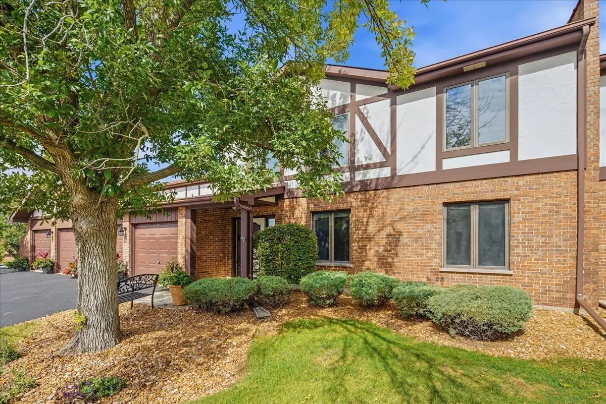 9810 Mill DR W #E1, Palos Park, IL 60464