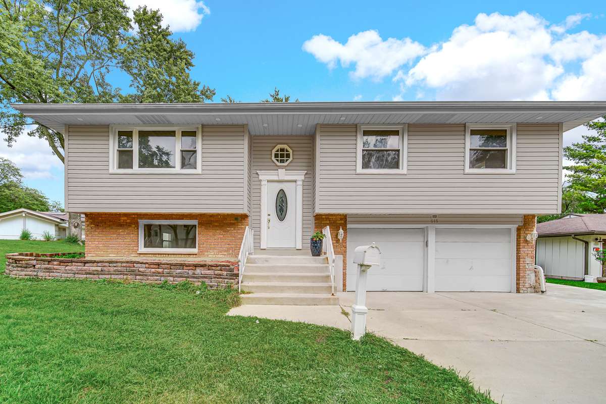 515 Falmouth LN, Schaumburg, IL 60193