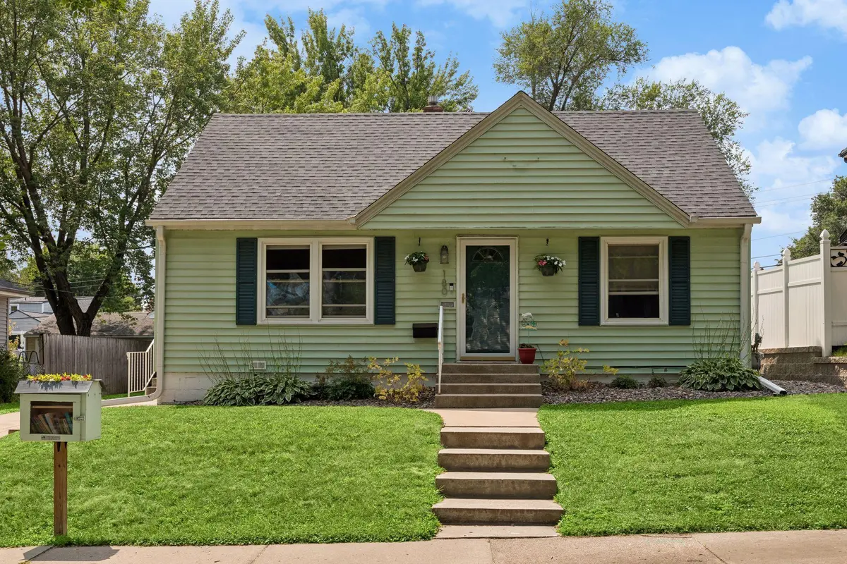 180 Westchester DR, West Saint Paul, MN 55118