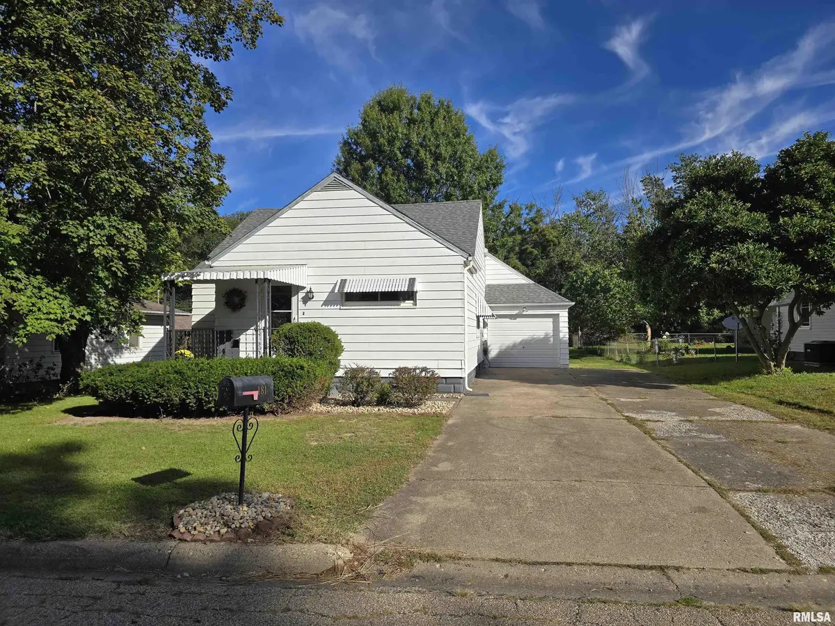 181 VAN DYKE DR, Canton, IL 61520