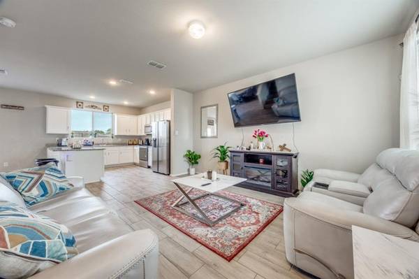 926 Hurstwood Drive, Van Alstyne, TX 75495