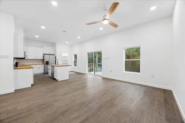 26 Wood Glen DR, Wimberley, TX 78676