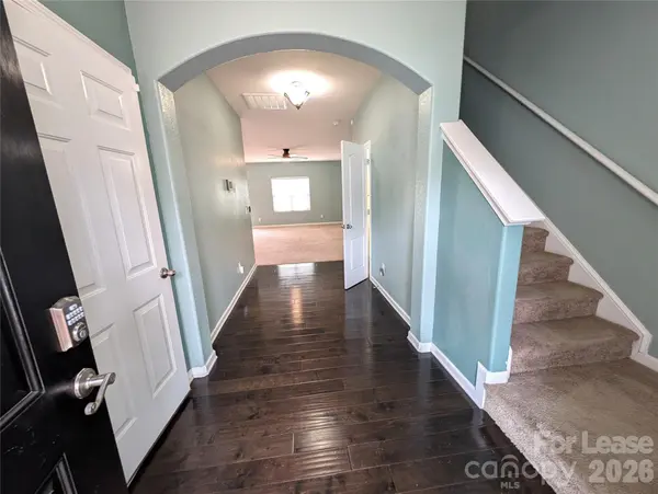 9223 Avery Meadows DR, Charlotte, NC 28216