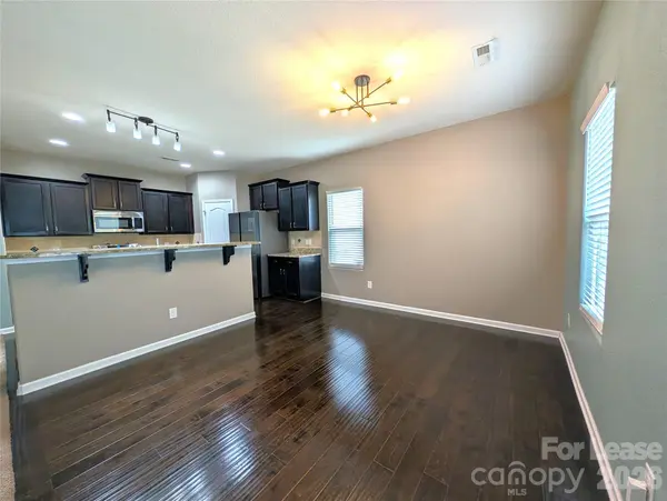 9223 Avery Meadows DR, Charlotte, NC 28216