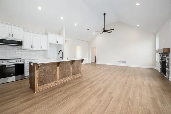 15636 Austin CT, Basehor, KS 66007