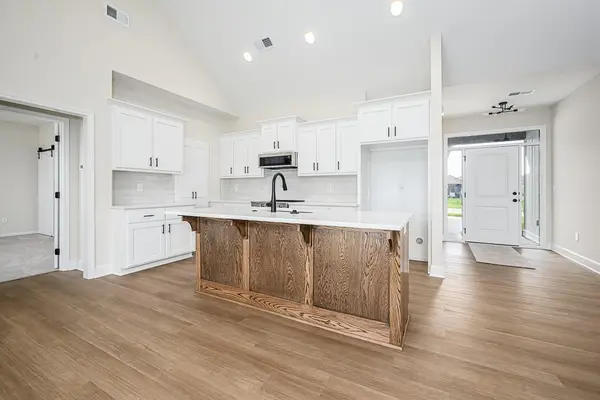 15636 Austin CT, Basehor, KS 66007