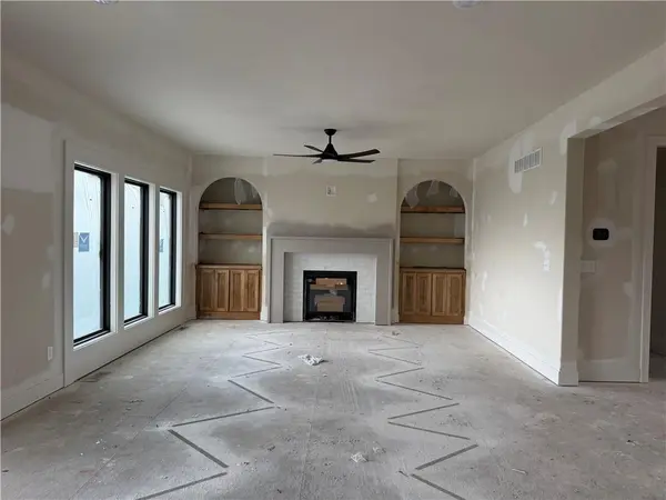 836 Reed DR, Raymore, MO 64083
