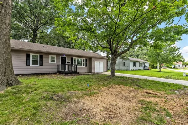 404 NE Grand AVE, Lee's Summit, MO 64063