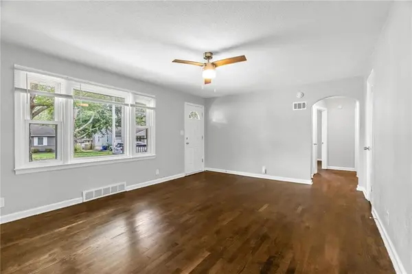 404 NE Grand AVE, Lee's Summit, MO 64063