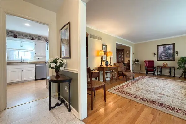 9220 Dearborn ST, Overland Park, KS 66207