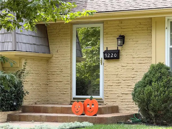 9220 Dearborn ST, Overland Park, KS 66207