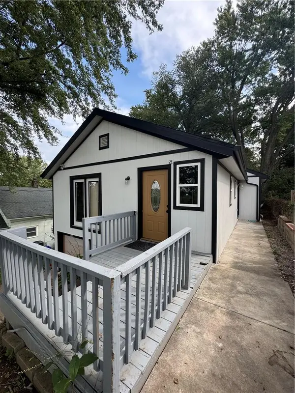 105 City Park DR, Kansas City, KS 66102
