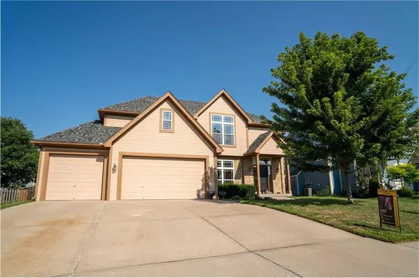 10760 N Laurel AVE, Kansas City, MO 64157