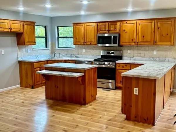 10132 Hickory RD, Ozawkie, KS 66070