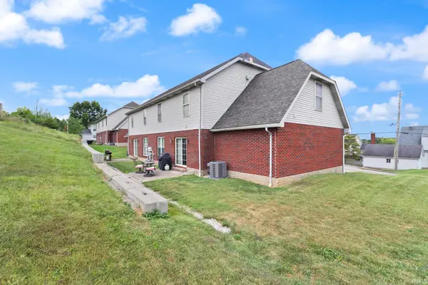1403 Kundeck ST, Jasper, IN 47546
