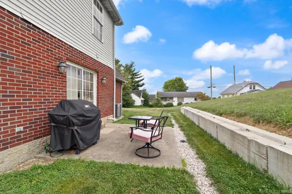 1403 Kundeck ST, Jasper, IN 47546