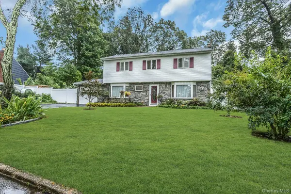 22 Rolling Hills DR, Huntington Station, NY 11746