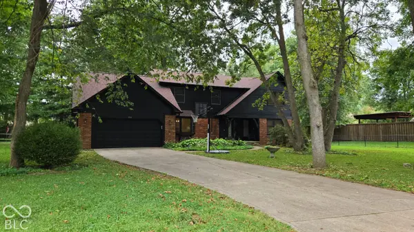 1914 S Hunters Ridge LN, Greenwood, IN 46143