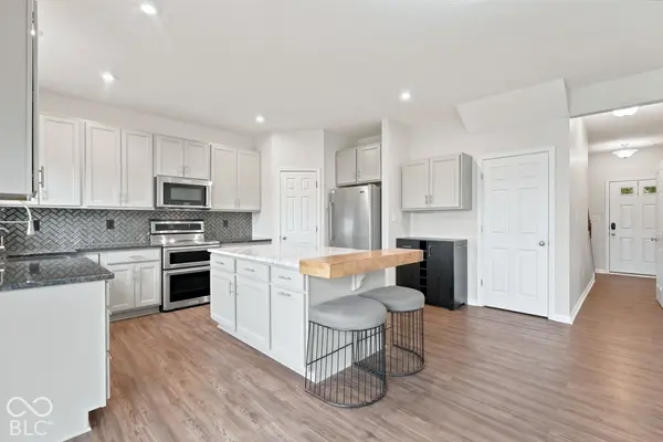 9802 Violet CIR, Indianapolis, IN 46239