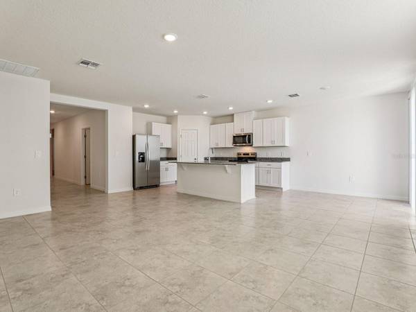 1380 OAK VALLEY DR, Auburndale, FL 33823