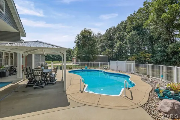 11224 Shade Tree LN, Highland, IL 62249