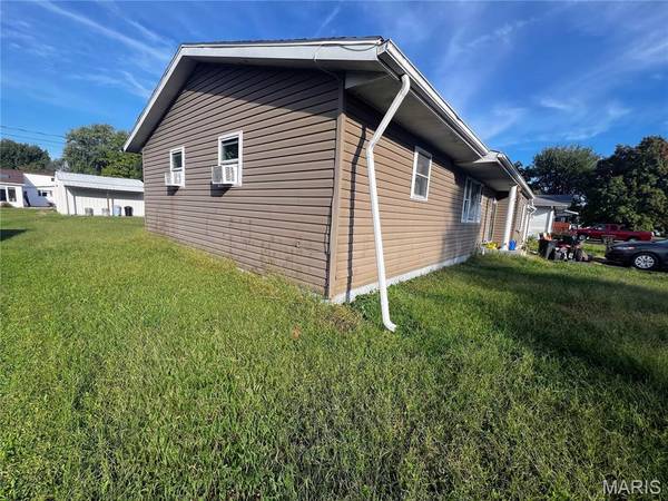 505 S Elm ST, Vandalia, MO 63382