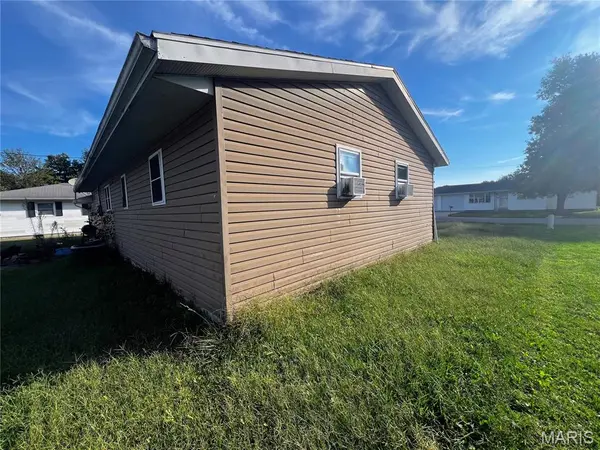505 S Elm ST, Vandalia, MO 63382