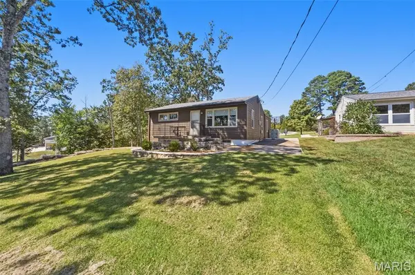 5985 N Lakeshore DR, Hillsboro, MO 63050