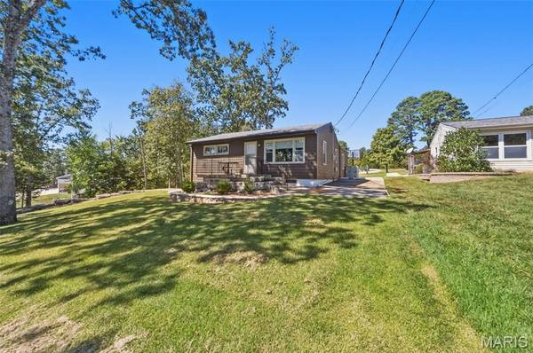 5985 N Lakeshore DR, Hillsboro, MO 63050
