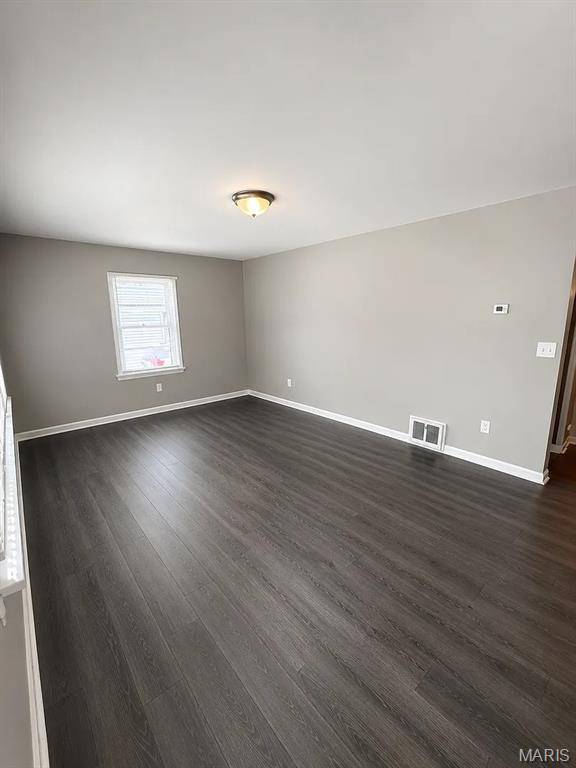 24 Vierling DR, Berkeley, MO 63135