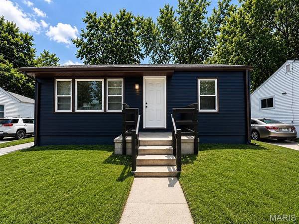 24 Vierling DR, Berkeley, MO 63135