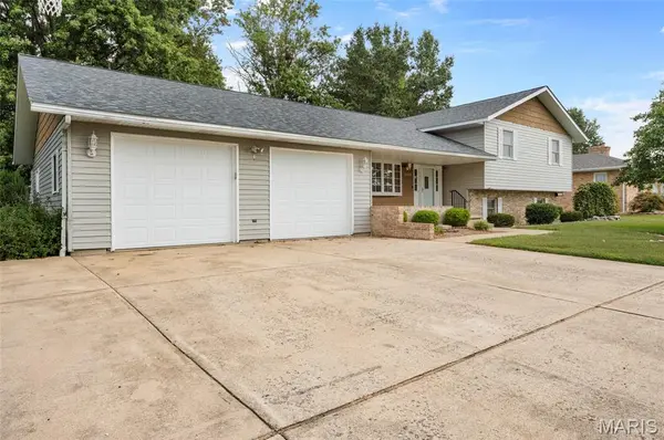 1005 E Henry ST, Staunton, IL 62088