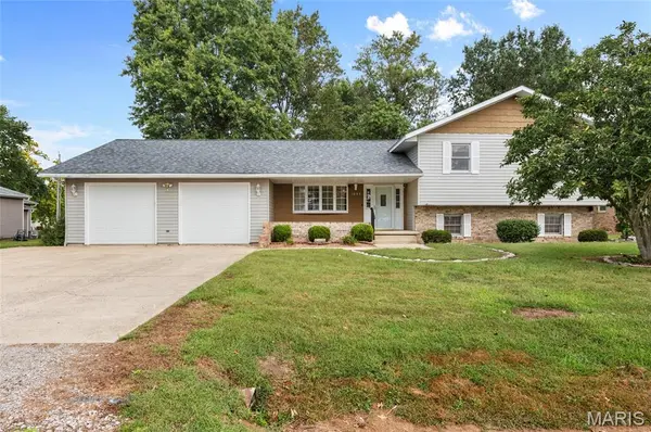 1005 E Henry ST, Staunton, IL 62088