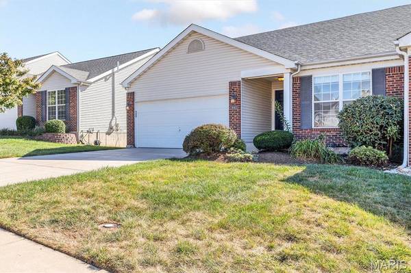 447 Angelique PL, St Charles, MO 63303