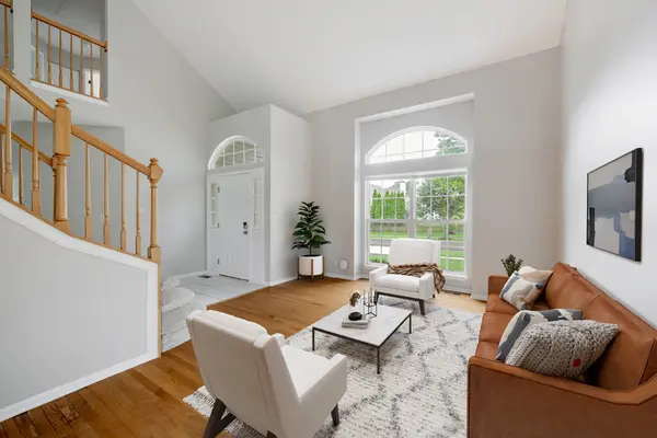 1451 Richmond LN, Algonquin, IL 60102