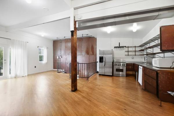 1111 W Randolph ST #2, Chicago, IL 60607